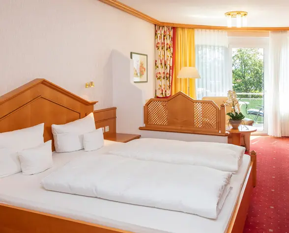 Gemütliches, modern eingerichtetes Zimmer Bad Krozingen mit Blick auf den Kurpark