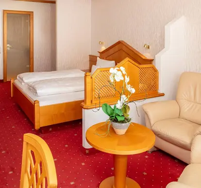 Business im Parkhotel Bad Krozingen – Arbeiten mit Komfort Business-Tagung im modernen Konferenzraum des Parkhotels Bad Krozingen mit Tageslicht