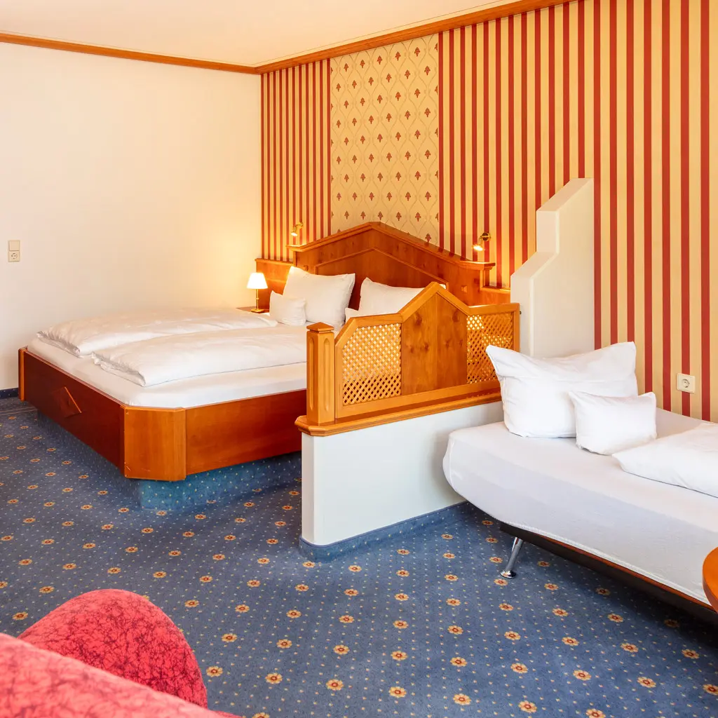 Business im Parkhotel Bad Krozingen – Arbeiten mit Komfort Business-Tagung im modernen Konferenzraum des Parkhotels Bad Krozingen mit Tageslicht